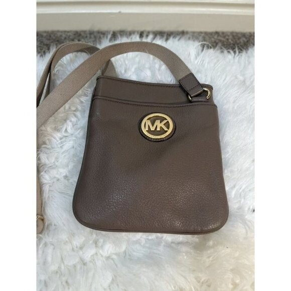 MICHAEL Kors Fulton Leather Swing pack Crossbody Taupe - Picture 3 of 12